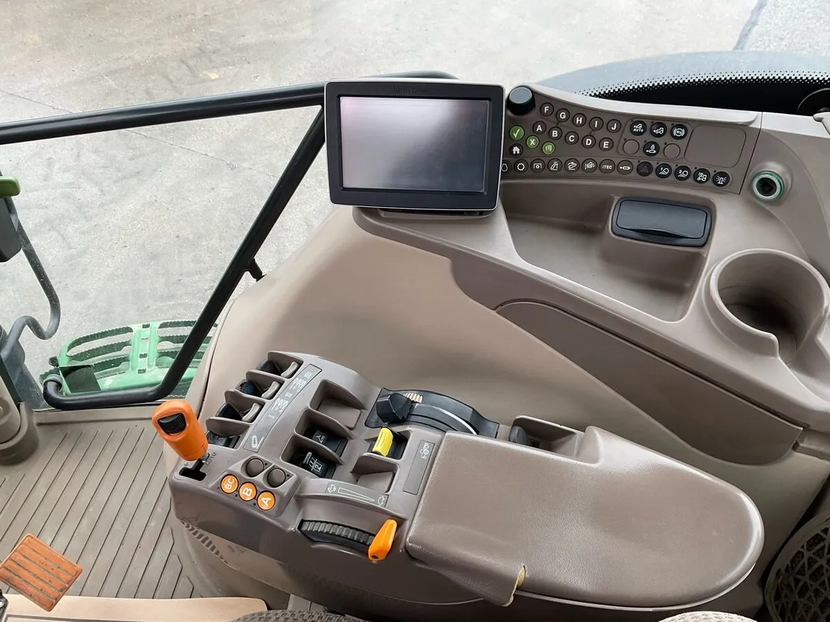 John Deere 6210R mit 6-Zylinder-Motor – Bild 2
