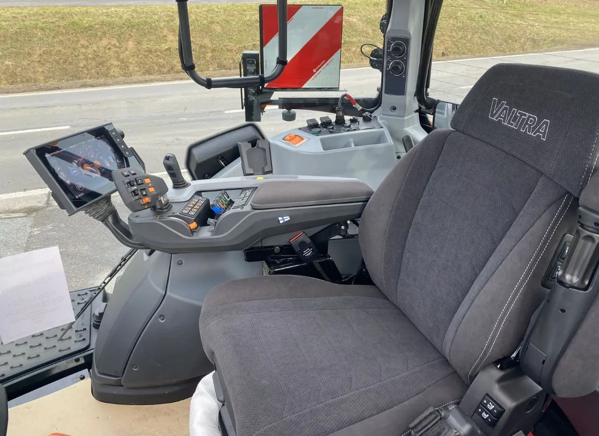 Valtra S416 in Top Zustand – Bild 2