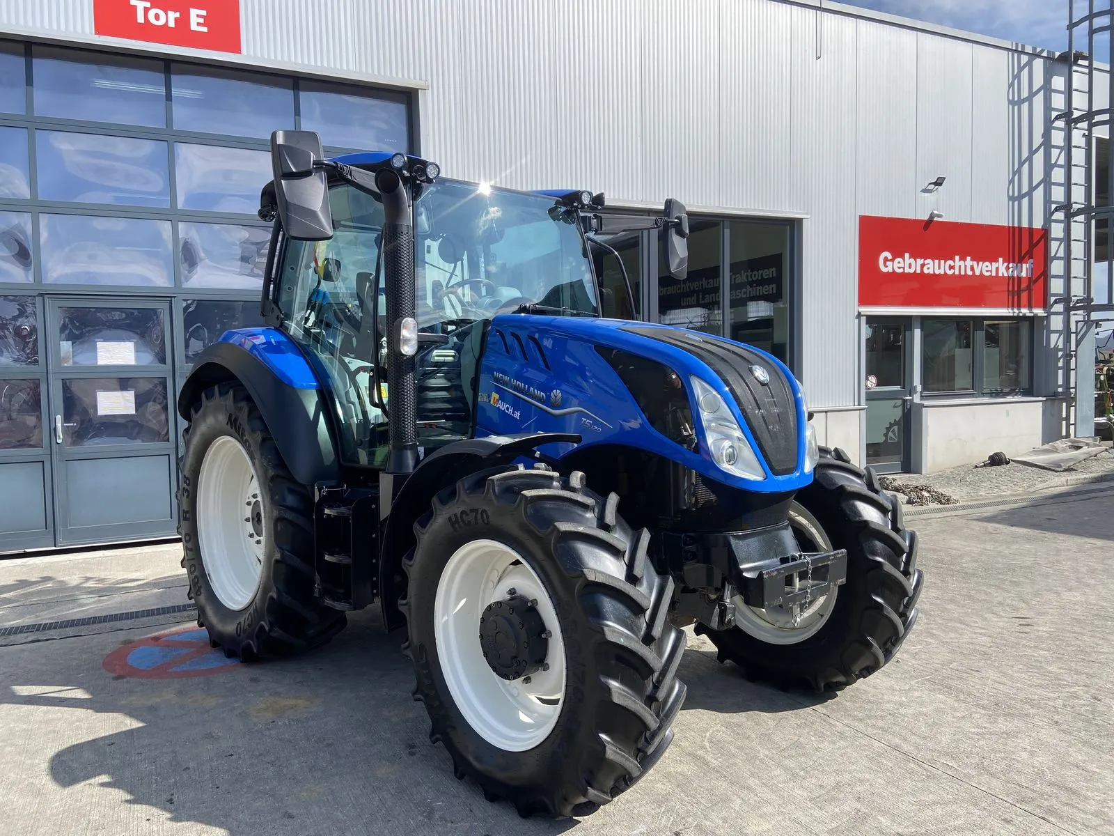 New Holland T5.120 Dynamic Command – Bild 1