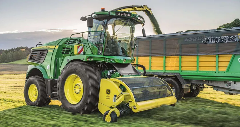 Selbstfahrende Feldhäcksler-Modelle 9500 und 9600 von John Deere