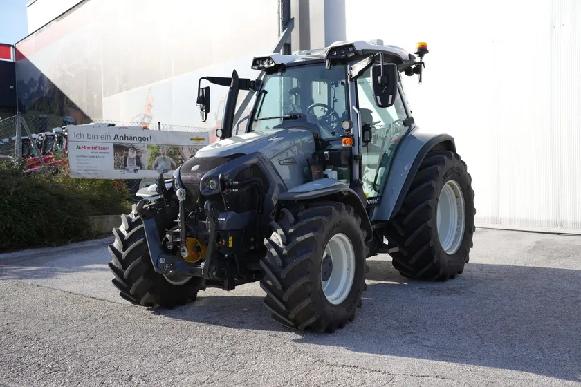 Lindner Lintrac 100 mit elektronischer Fronthubwerksregelung