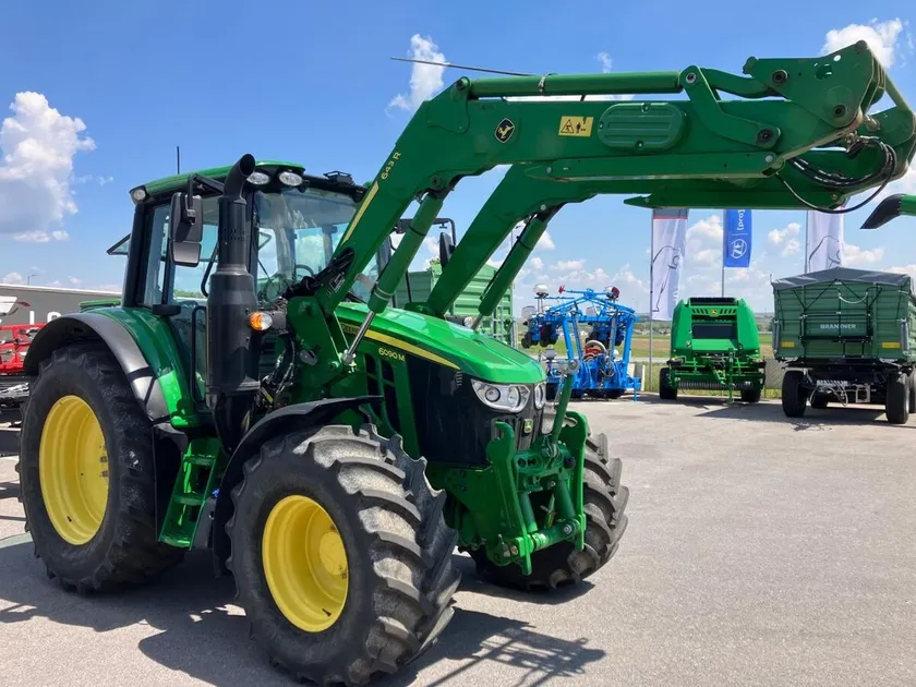 John Deere 6090M