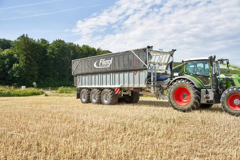 Fliegl präsentiert Transport- und Gülletechnik-Highlights auf dem Feldtag Hadačka 2026